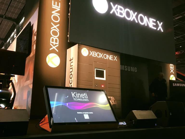 X BOX Microsoft - Paris Games week avec la table Kineti